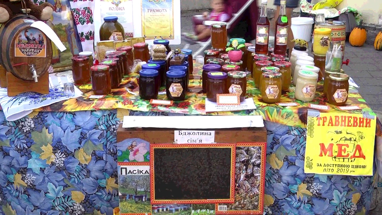 У Житомирі відкрили обласний ярмарок меду