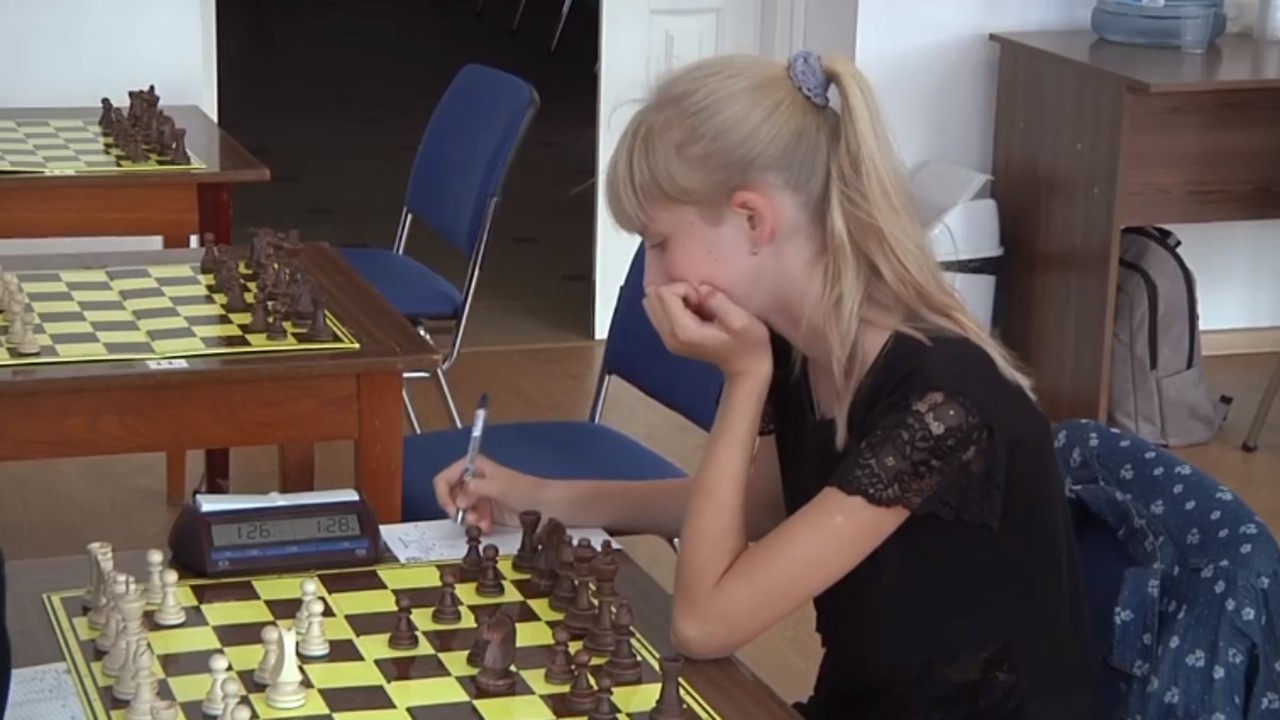 21 спортсменка із різних регіонів України бере участь  у півфіналі чемпіонату із шахів