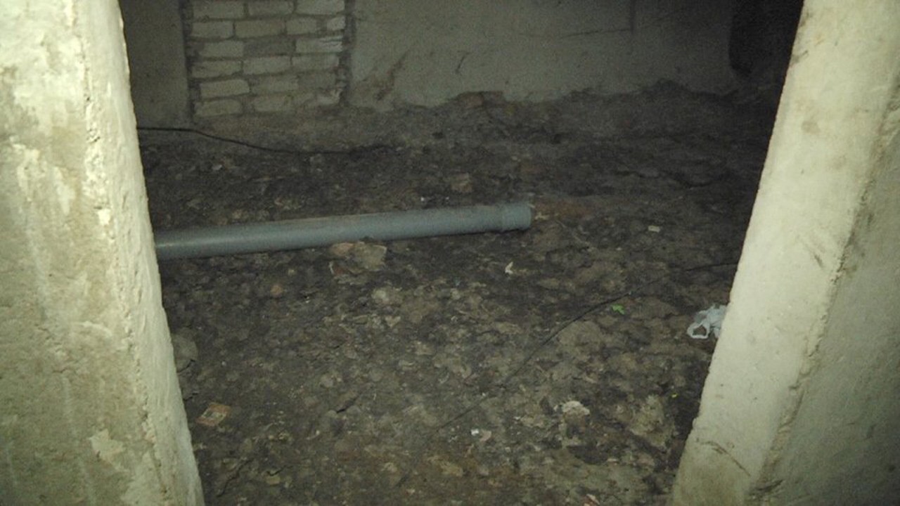 У Житомирі крадуть труби для водовідведення з підвалів (ОНОВЛЕНО+ВІДЕО)