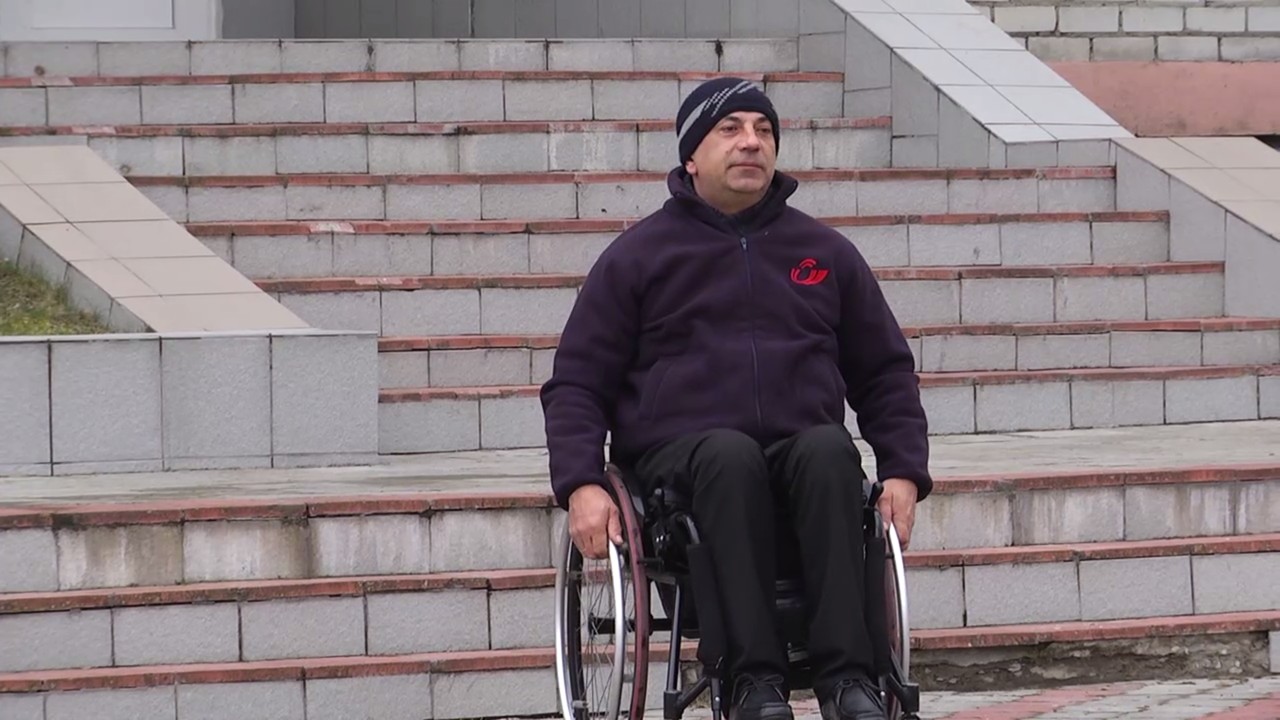На деяких виборчих дільницях міста відсутні пандуси для людей з інвалідністю