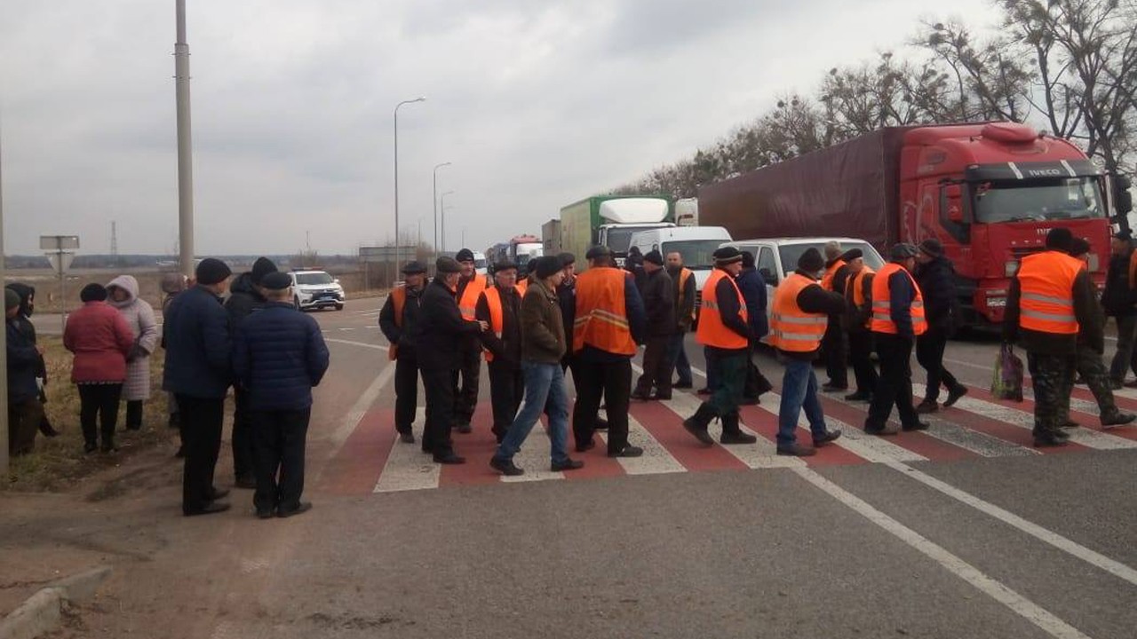Автодорожники області блокували трасу Київ-Чоп поблизу Глибочиці (ОНОВЛЕНО)