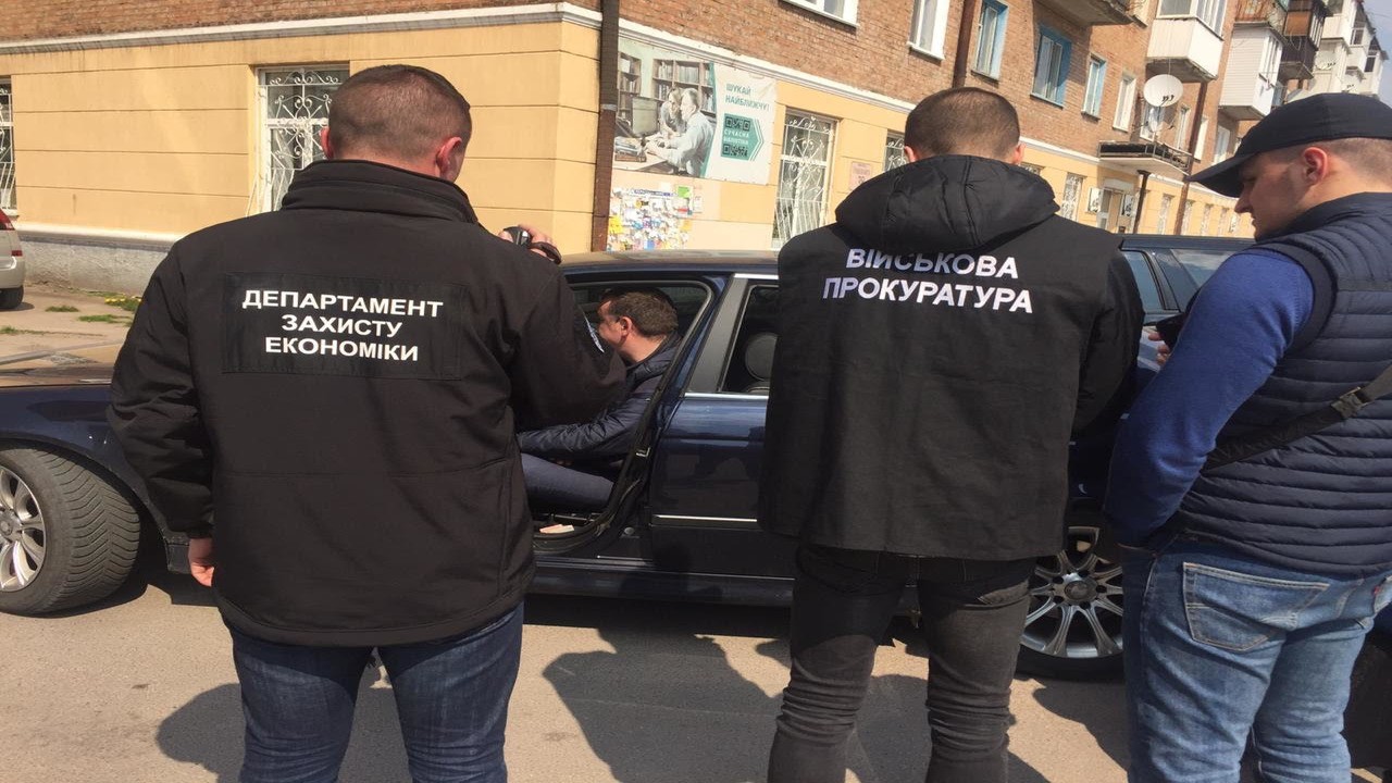 На хабарі затримали чиновників Коростенської державної адміністрації