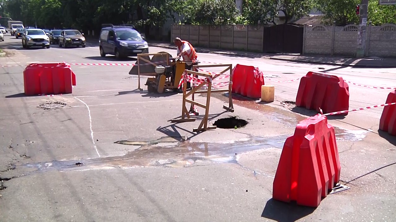 У Житомирі протягом останньої доби прорвало три каналізаційні колектори